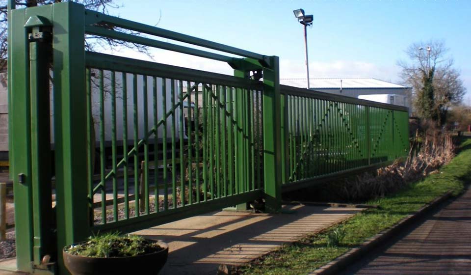 Large automated entrance gate