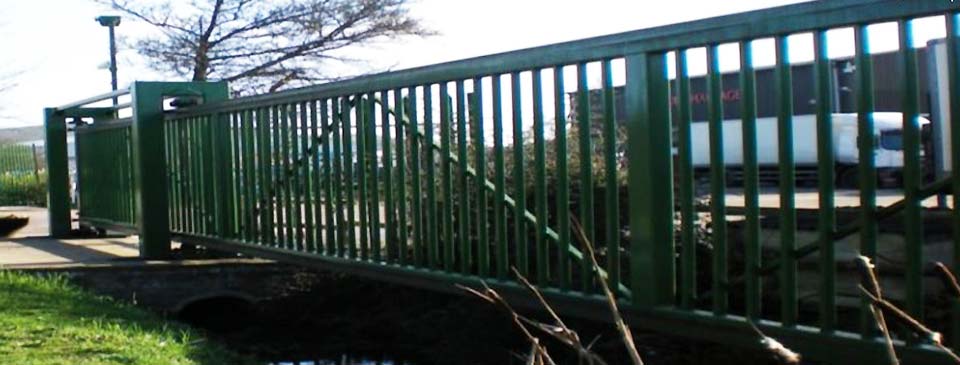 Large automated entrance gate